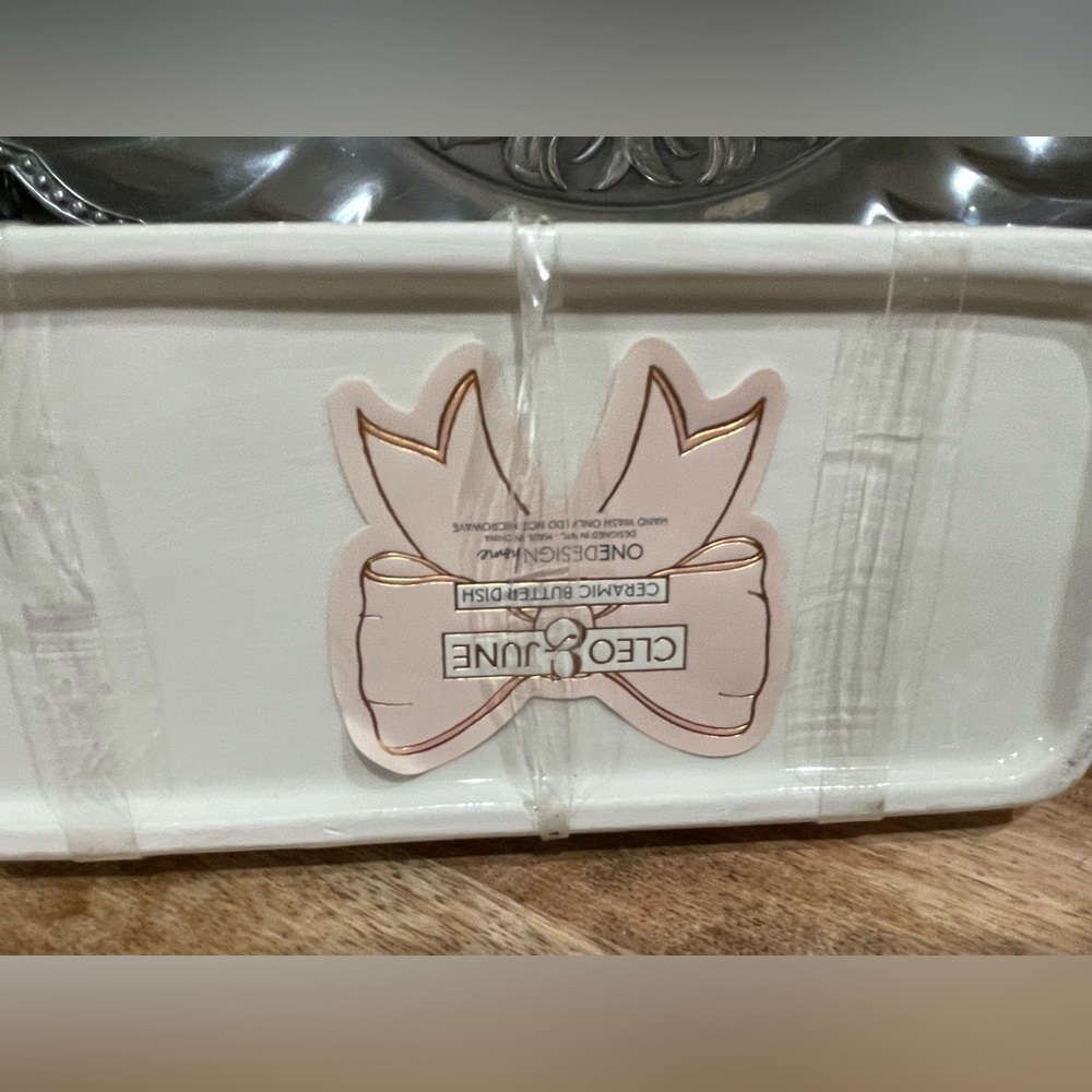 Cleo & June covered ceramic butter dish - adorable bow topper - Brand new! - Picture 7 of 7